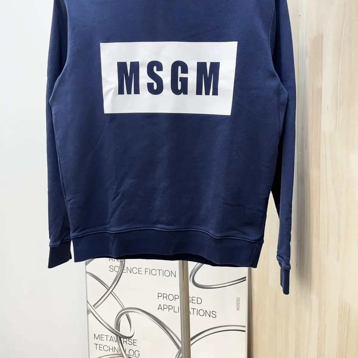 MSGM 네이비 빅로고 프린팅 디테일 맨투맨