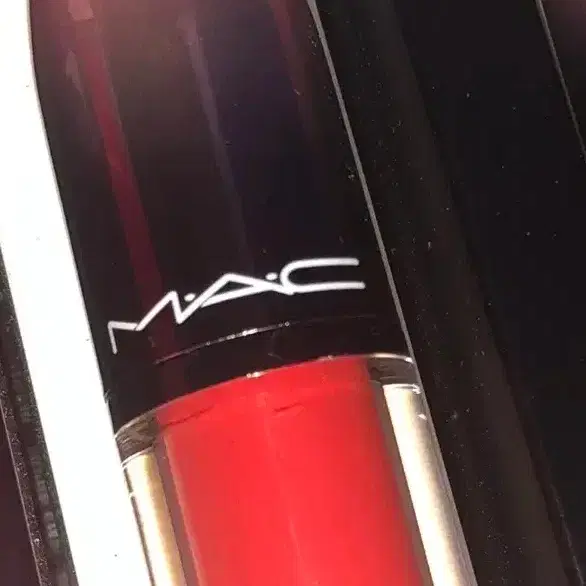 MAC 리퀴드 립컬러 콰이엇더스탠드아웃 웜톤다홍레드