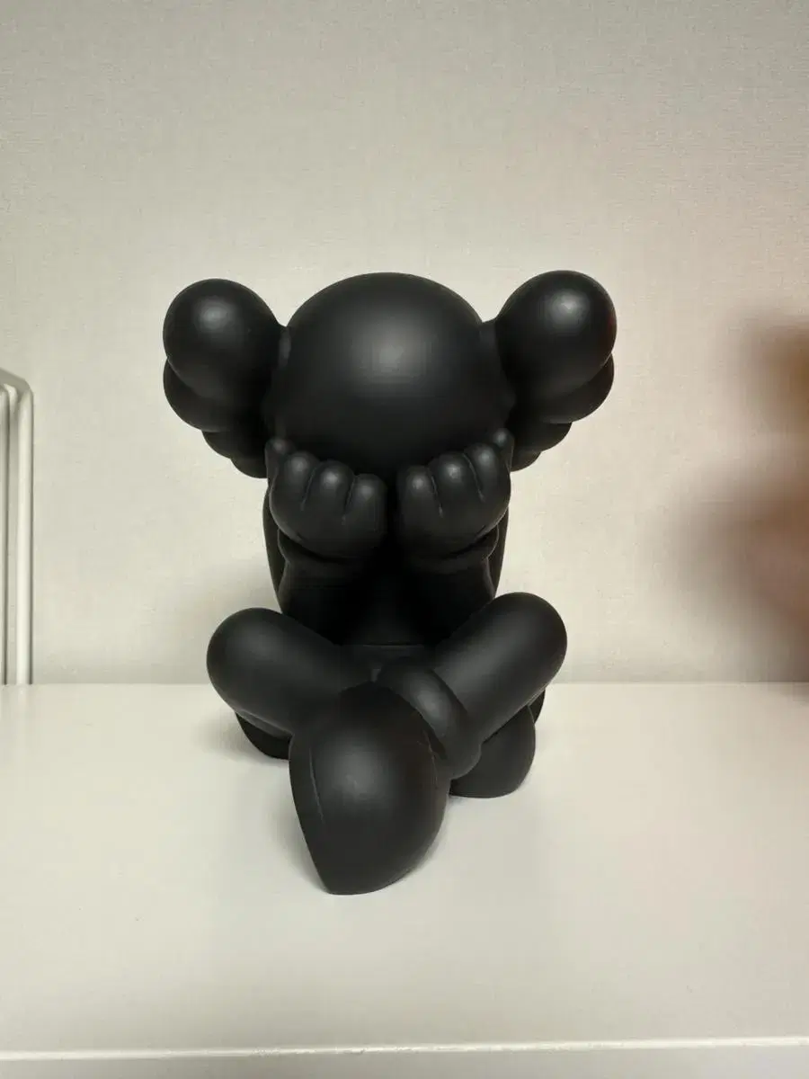 카우스 세퍼레이피드 블랙 Kaws Separated Vinyl Figur