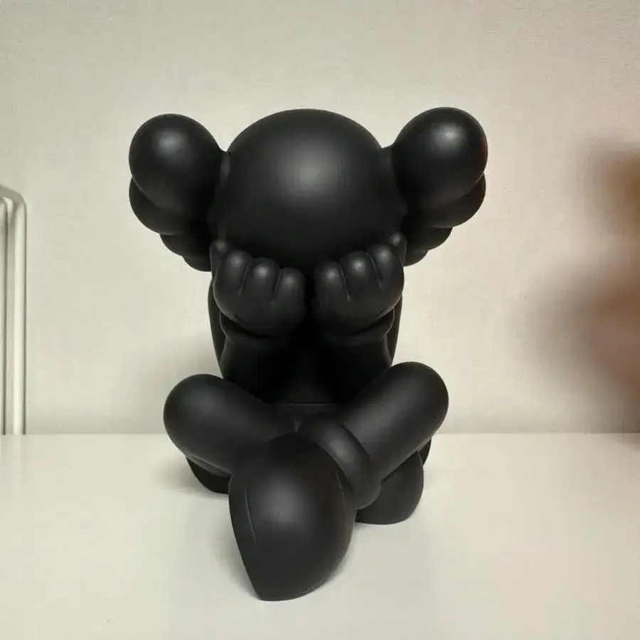 카우스 세퍼레이피드 블랙 Kaws Separated Vinyl Figur