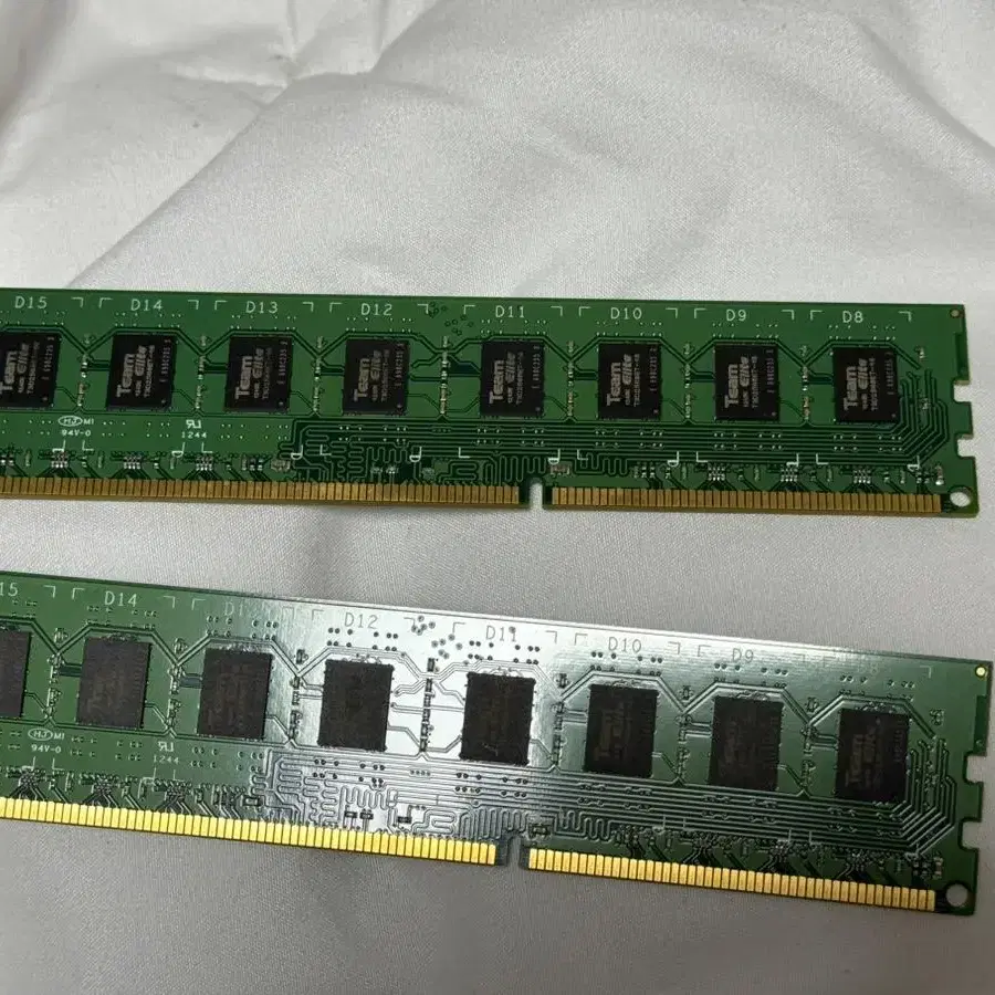 팀그룹 DDR3 4기가 두개 팝니다