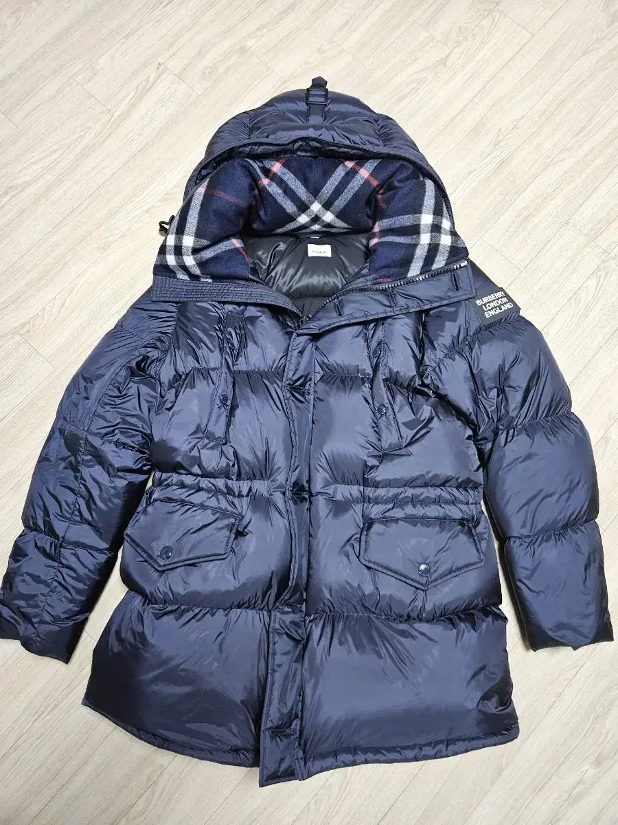 Burberry LOCKWOOD Navy down puffer jacket size M