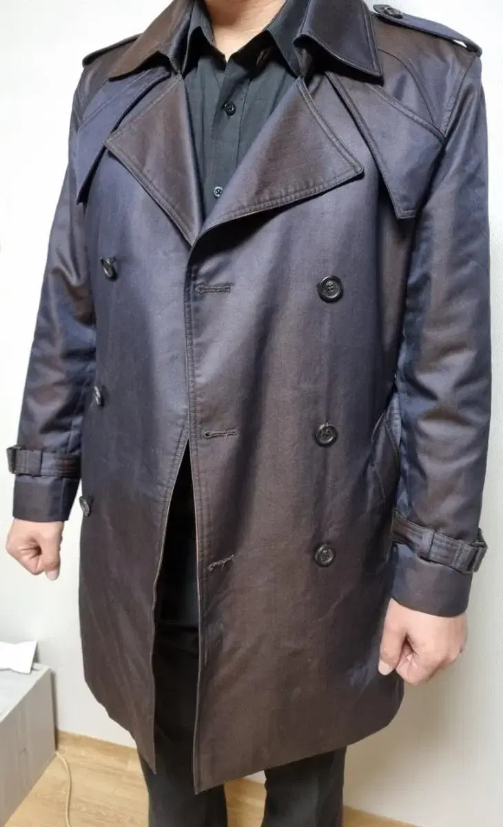 Giosongio trench coat 105 A grade good condition and clean