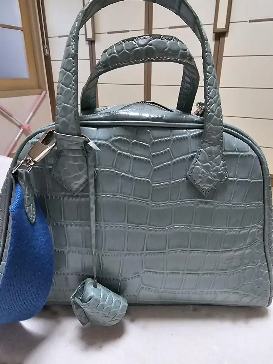 버블바이예오리얼가죽 와니모양 가방