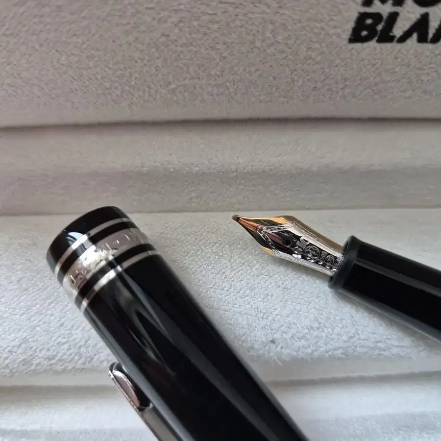 MONTBLANC 만년필