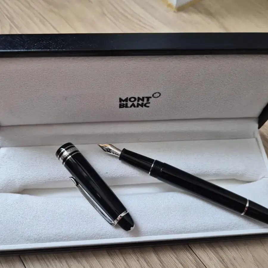 MONTBLANC 만년필