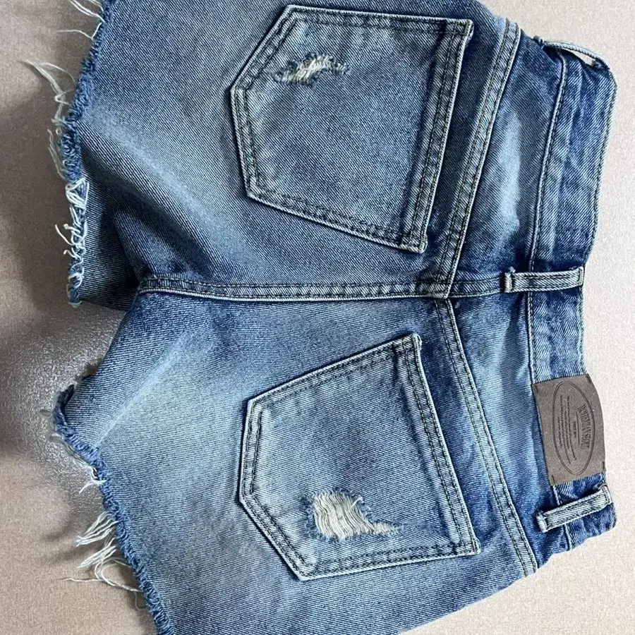 BOHEMIAN SEOUL DISTRESSED DENIM SHORT PA