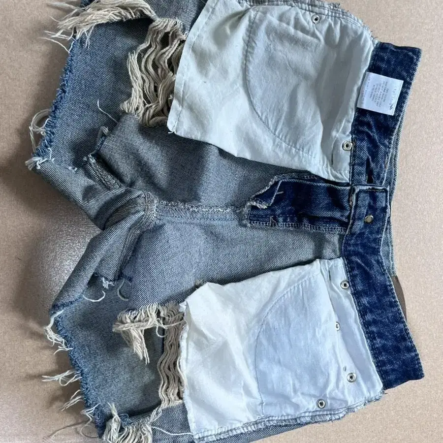 BOHEMIAN SEOUL DISTRESSED DENIM SHORT PA