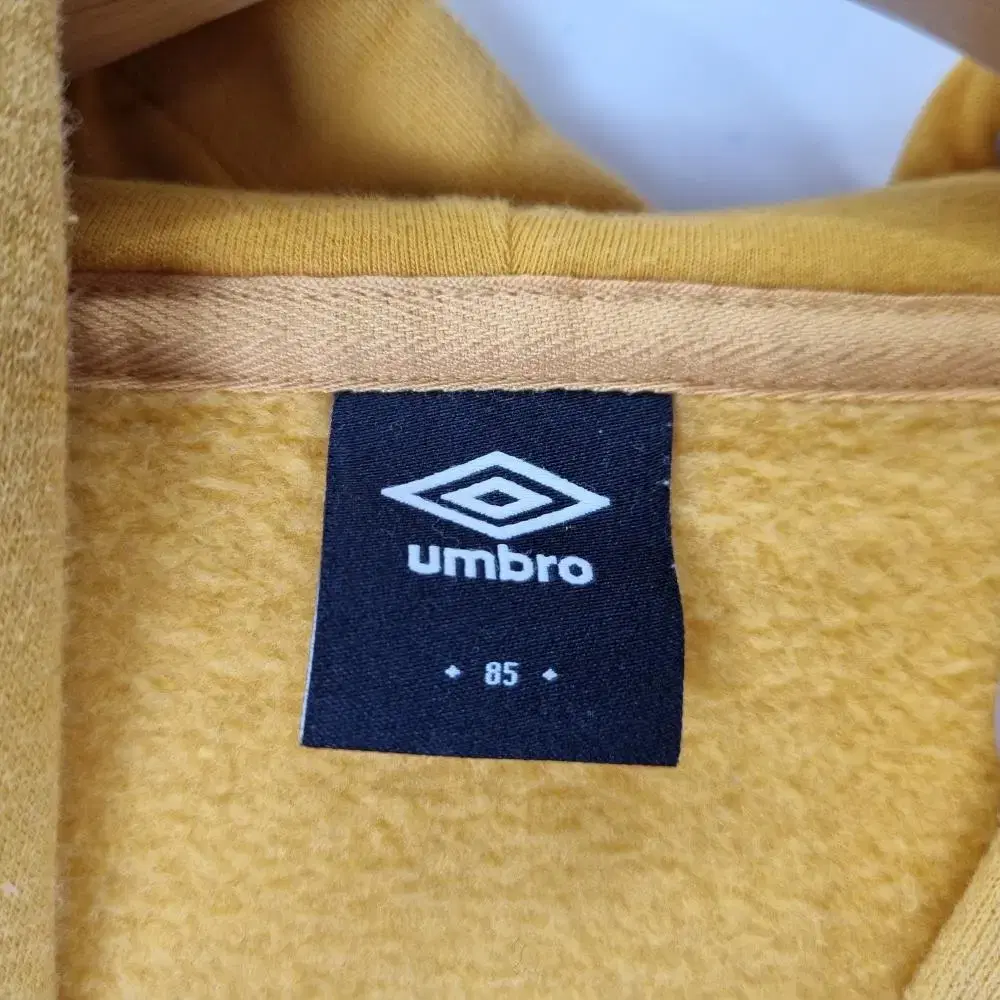 Z4206 엄브로 머스터드 기모 후드티셔츠 여85 Umbro