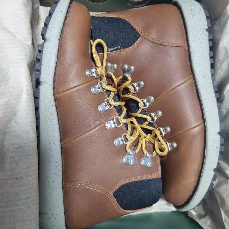 (260) Danner vertigo 917