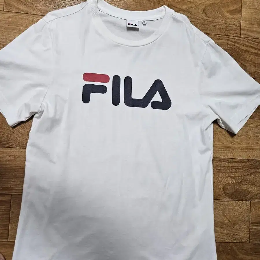 휠라 FILA 레귤러핏 반팔티 (M 사이즈)