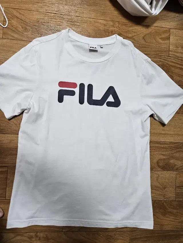 휠라 FILA 레귤러핏 반팔티 (M 사이즈)