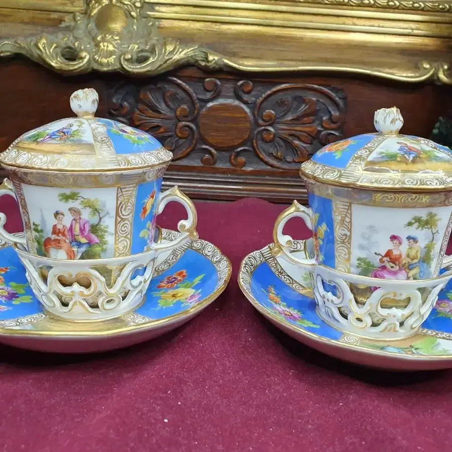 Antique Dresden Trembleuse CoveredCups