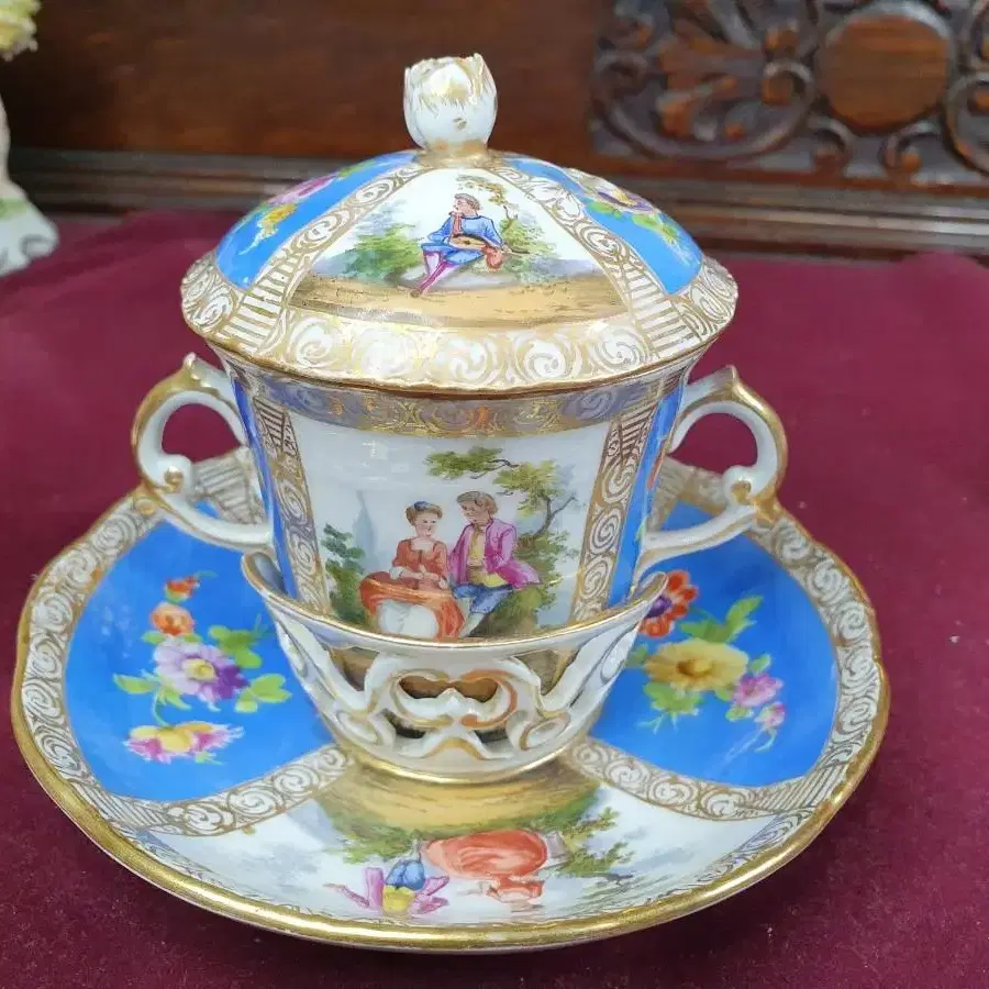 Antique Dresden Trembleuse CoveredCups