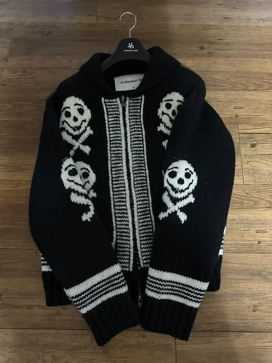 Anderson Belle Skull Cowichan Cardigan M