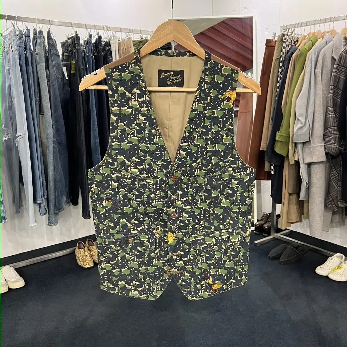 [Tacko] [38] Customizable mellow camo embroidered dress-up vest.