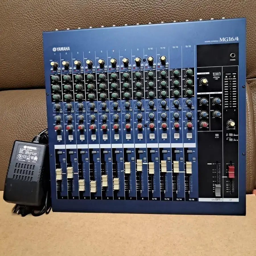 YAMAHA  MIXING CONSOLE MG-16/4