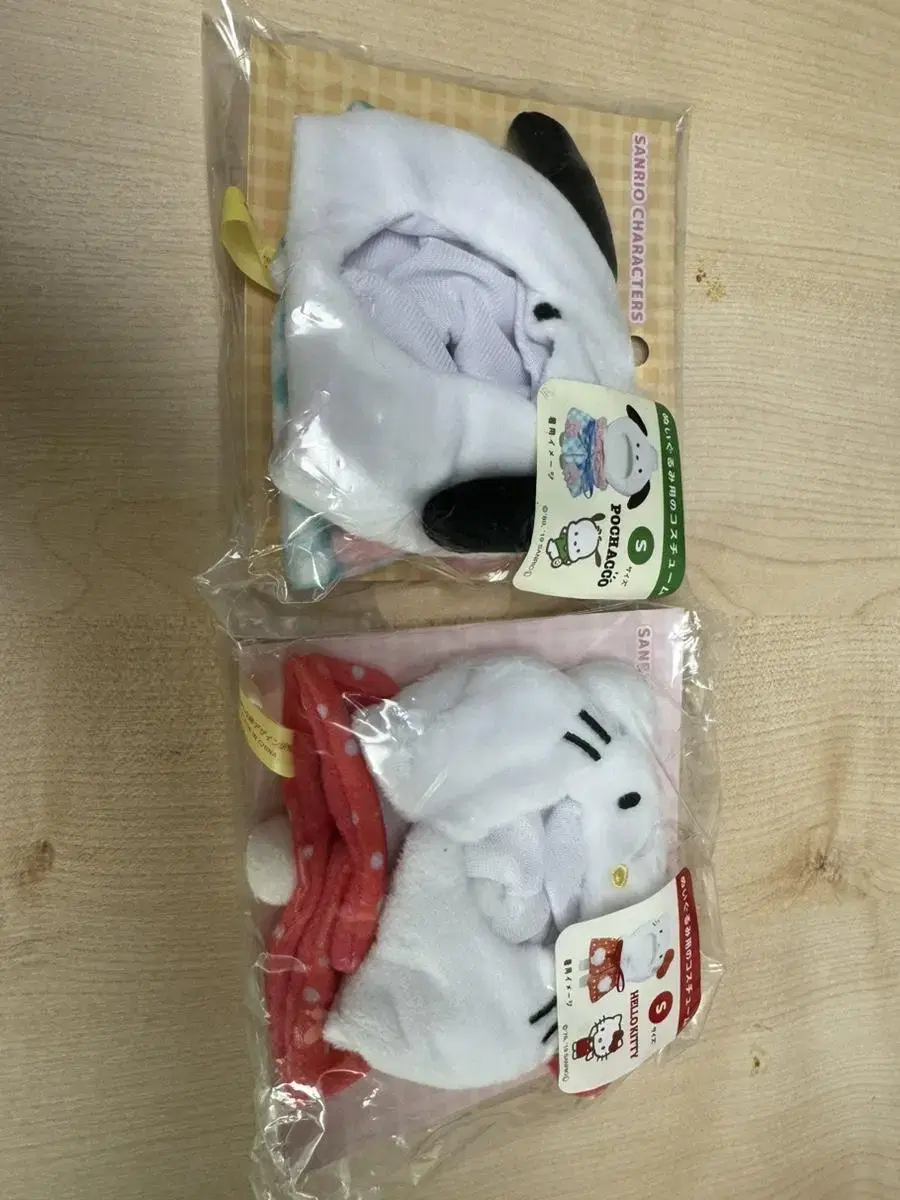 San Rio doll clothes sells size S Hello Kitty/ Pochaco (unsealed new)