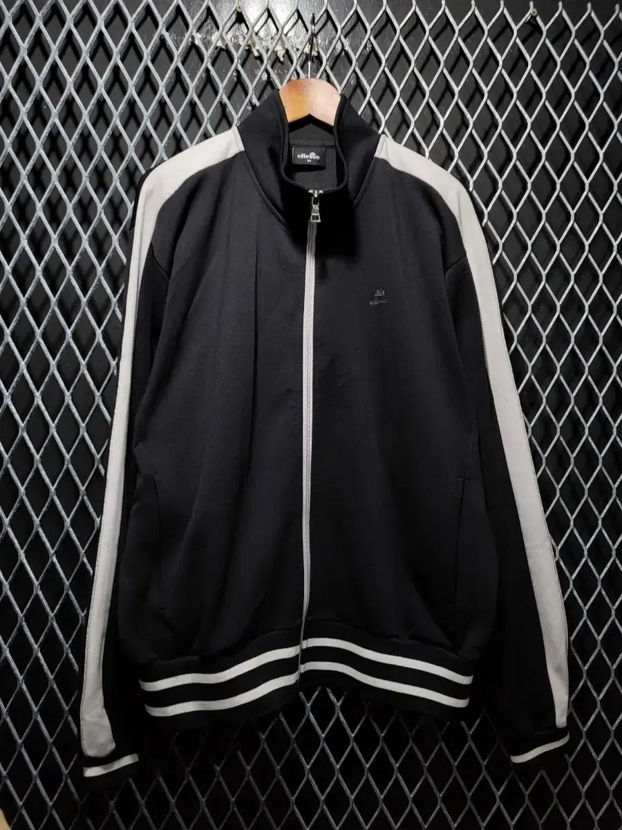 Elèsse Tracktop