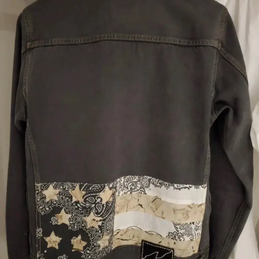 비즈빔 18ss ICT 101 JKT DAMAGED STARS[4]