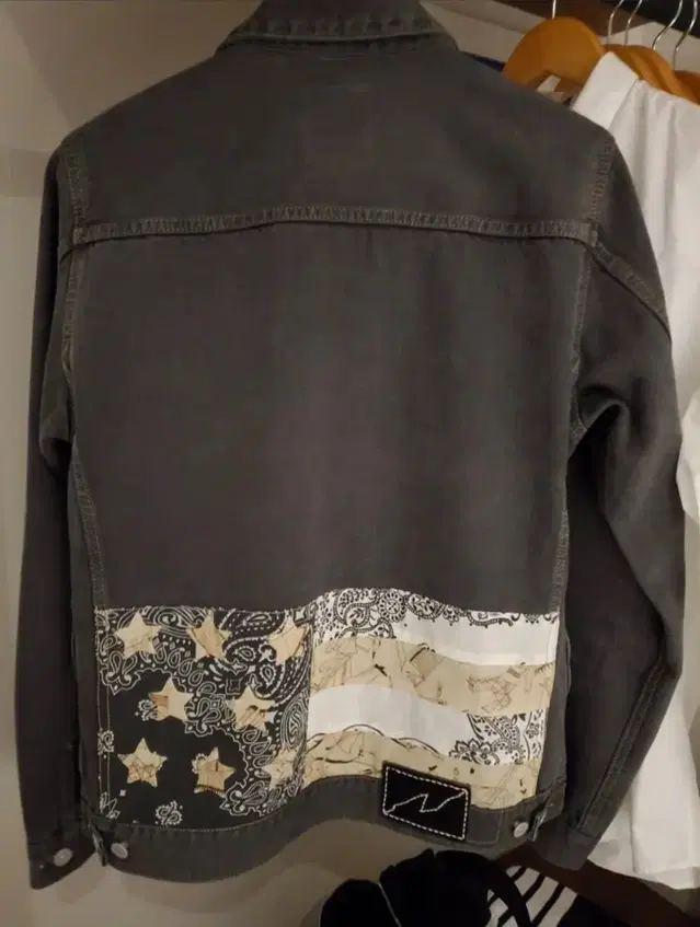 비즈빔 18ss ICT 101 JKT DAMAGED STARS[4]