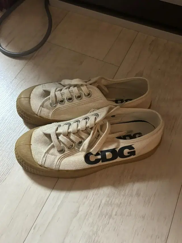 CDG-노베스타 콜라보 스니커즈