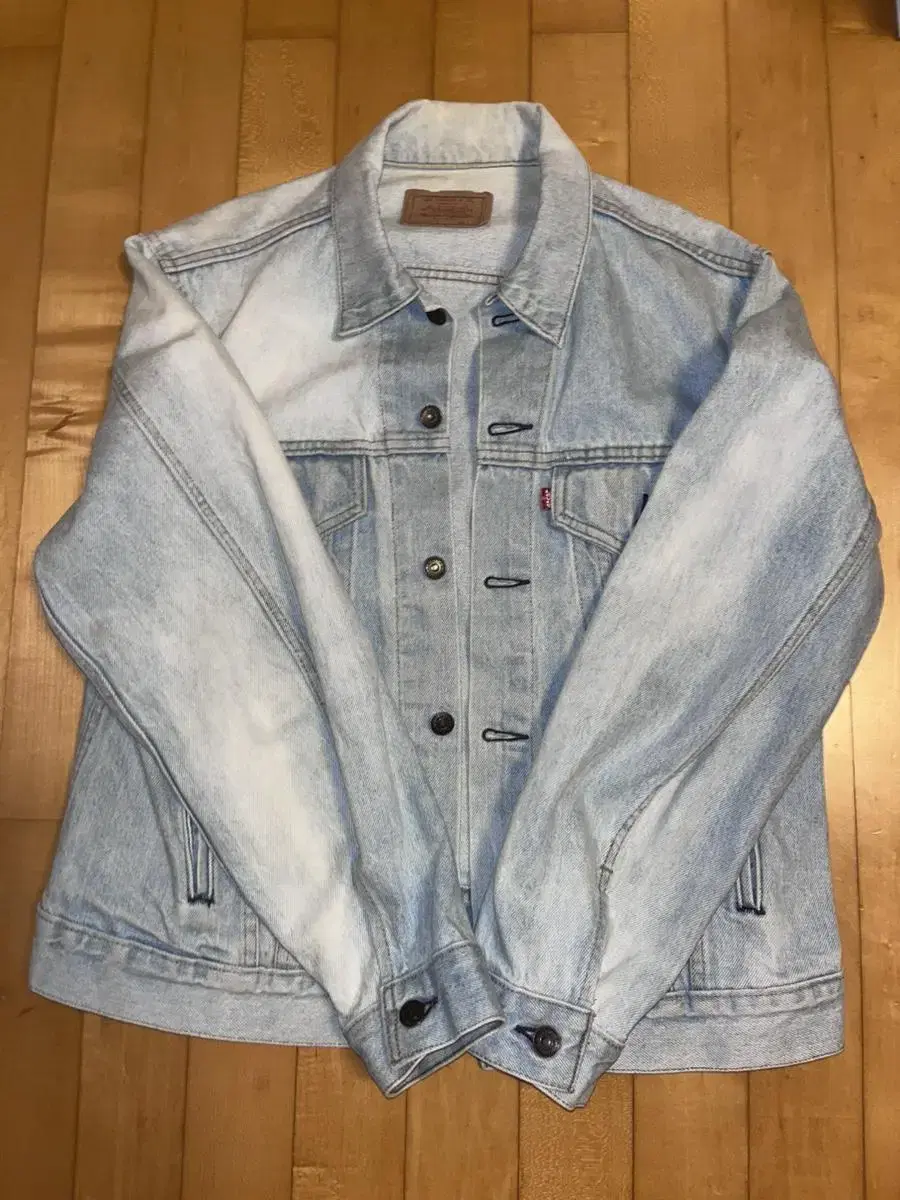 Levi's jean jacket size 100