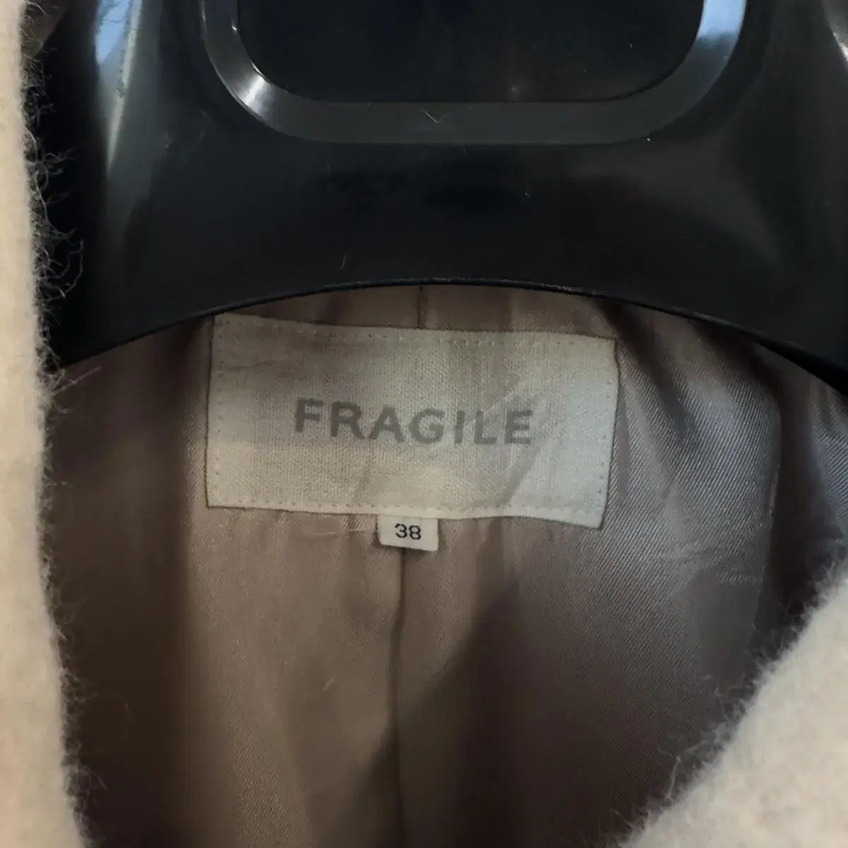 FRAGILE 앙고라 블렌드 스티치 디테일업 코트