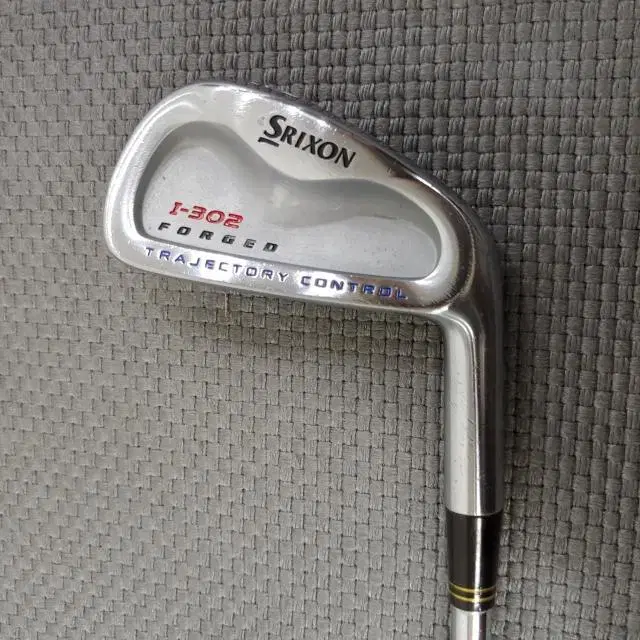 Head conditionGood to GoodSrixon I-302 4-ironHDG R400