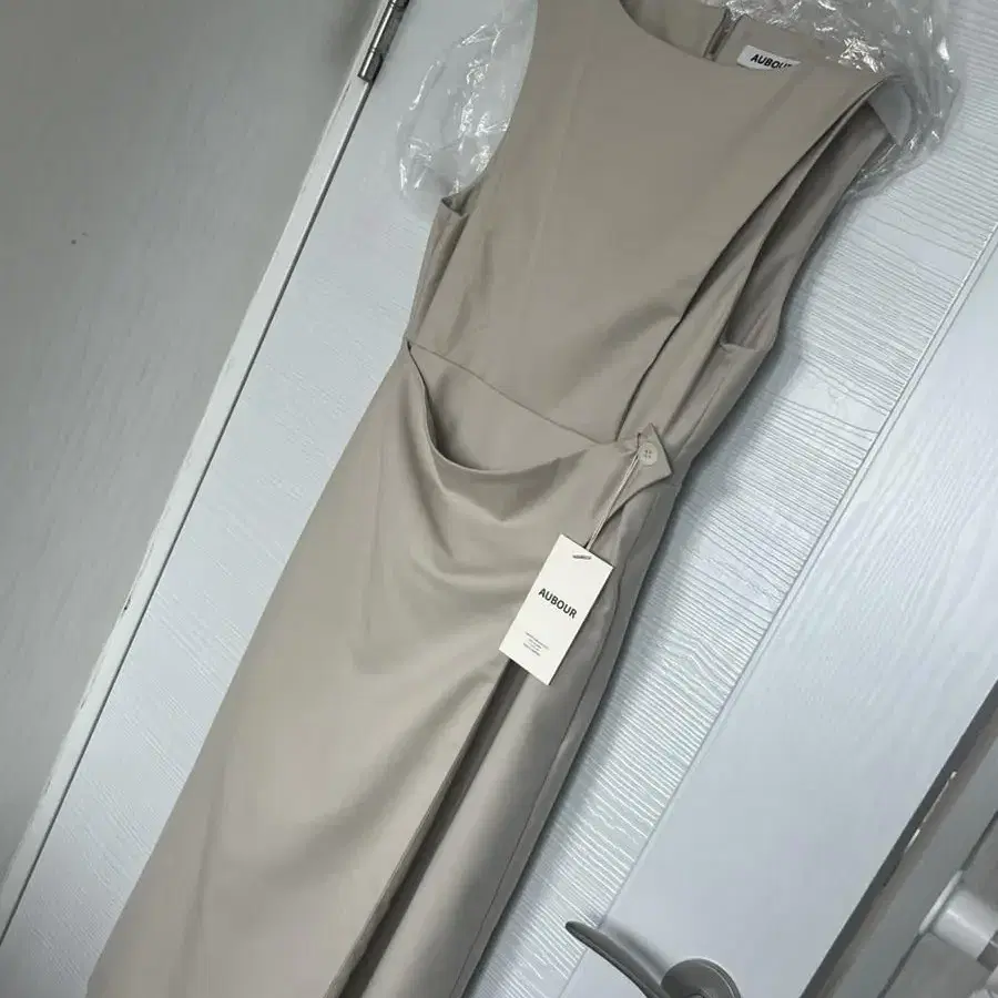 아우브아워 wrap button dress (dove beige)