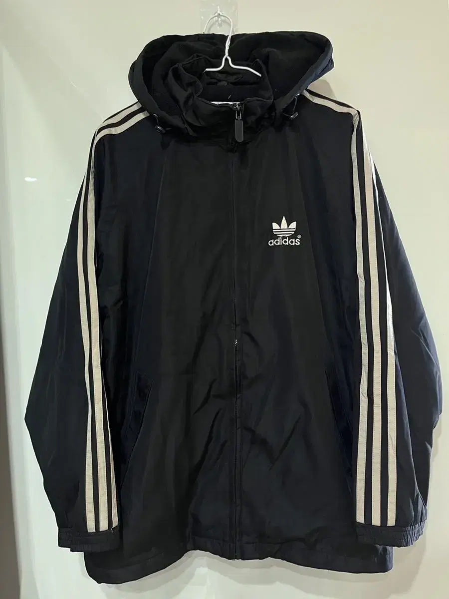 (105) Adidas Old School Windbreaker Jumper (inner lining removable)