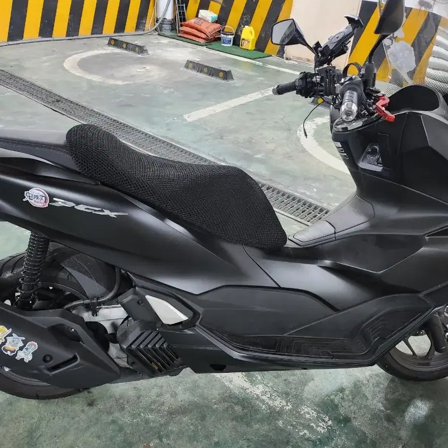 pcx22년식 abs 팝니다.