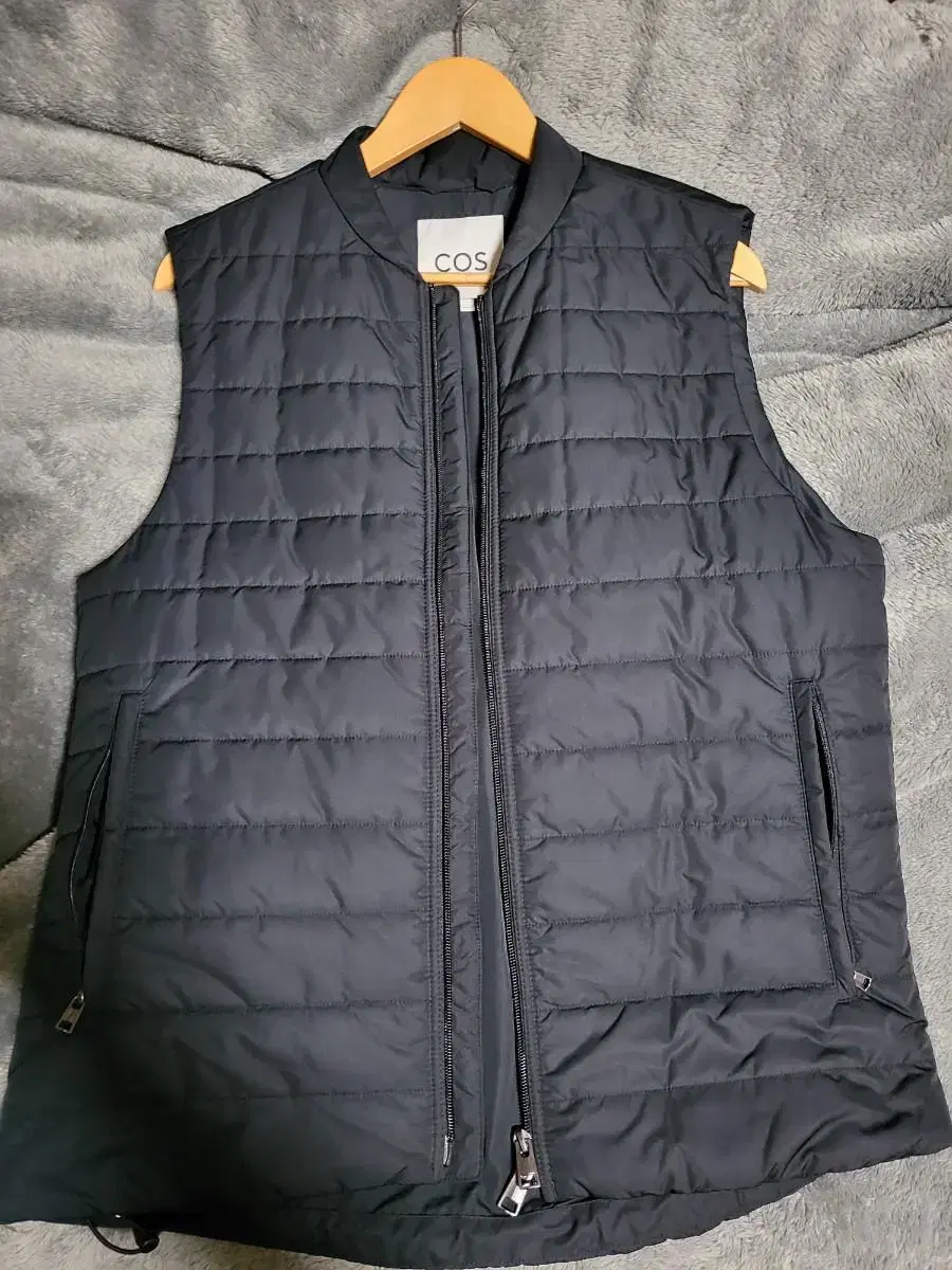 COS Padded vest S size