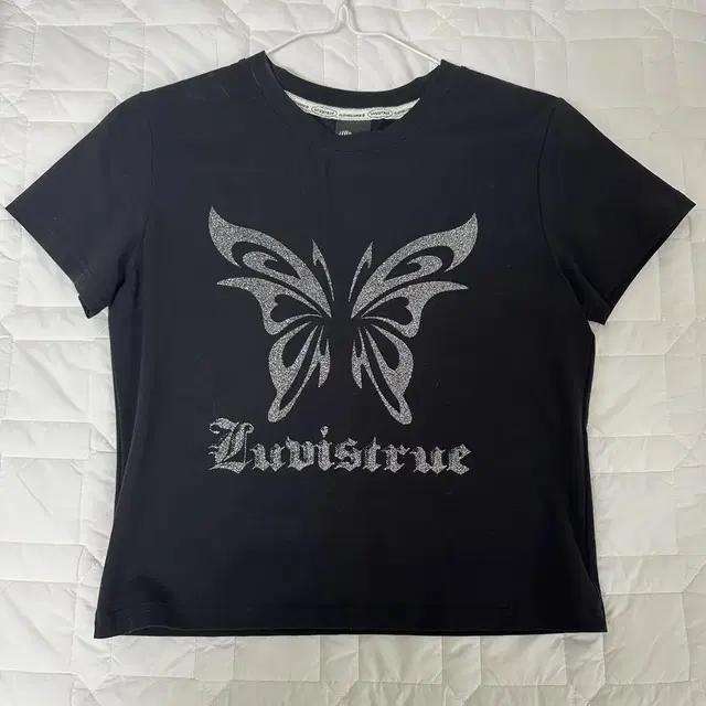 러브이즈트루 SU TRIBAL BUTTERFLY TEE(BLACK)