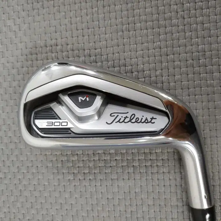 Unused S-class Titleist NEW T300 7-iron H Lightweight Steel 880 S