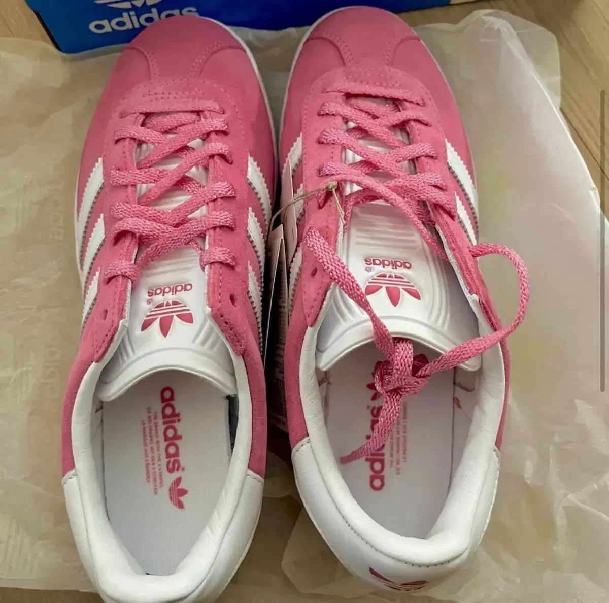 (235,240)(New)Adidas Sneakers Gazelle Pink Cloud White