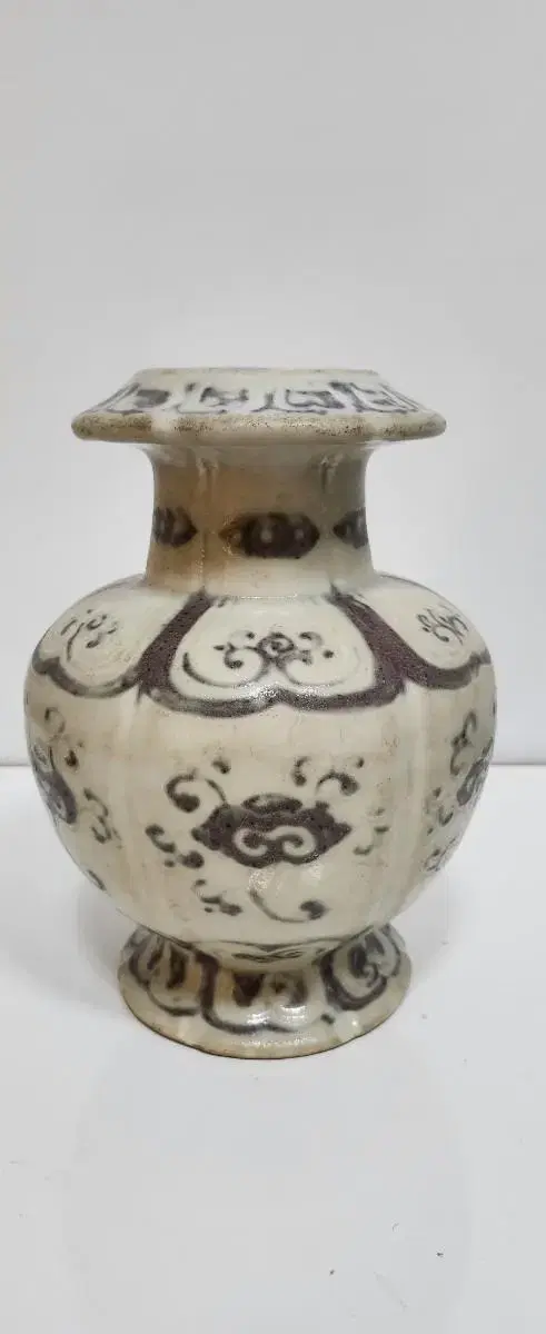 Antique Daemyung Seondeoknyeon-jise porcelain