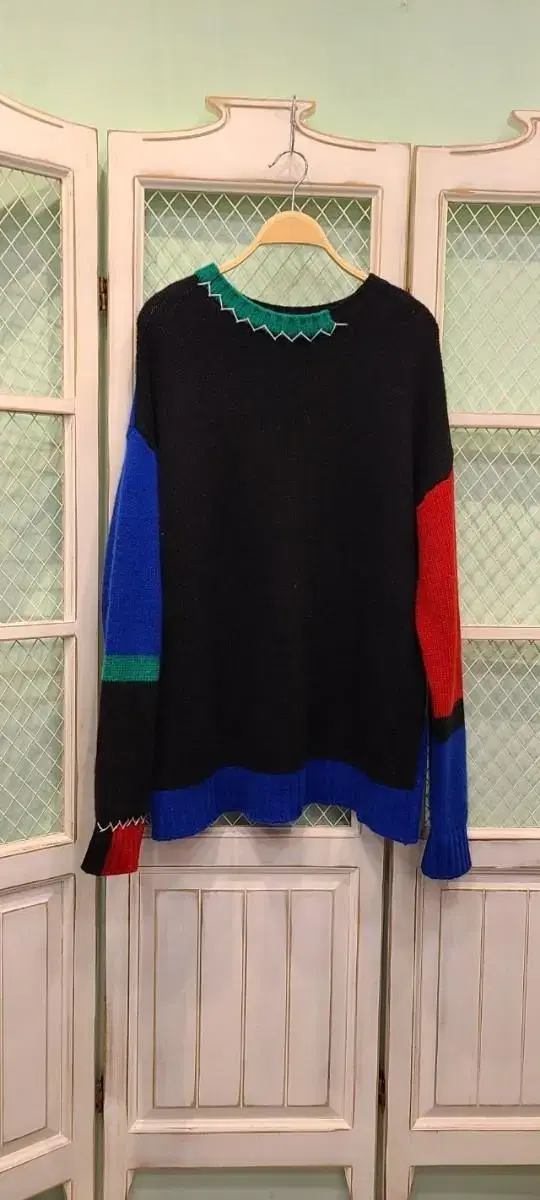 L Colorblock Knit