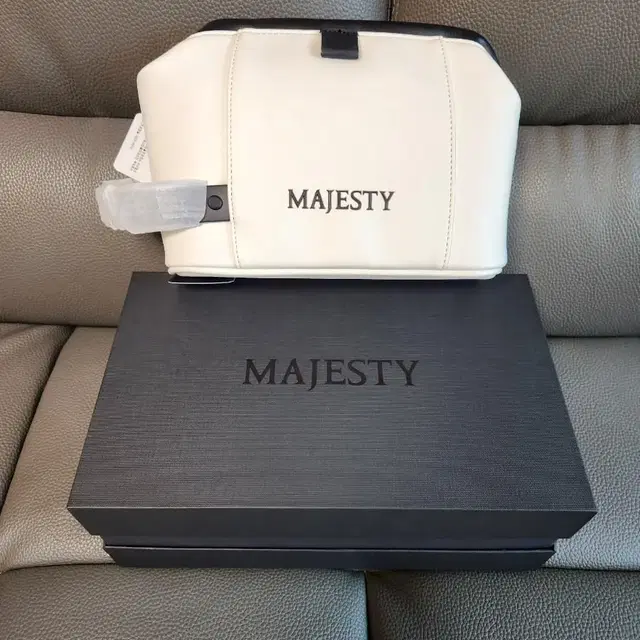 (새상품)마제스티골프 정품 MAJESTY T13 화이트 파우치 저렴하게