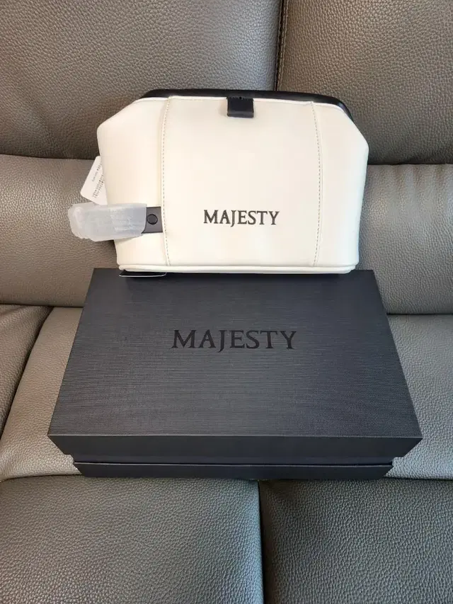 (새상품)마제스티골프 정품 MAJESTY T13 화이트 파우치 저렴하게