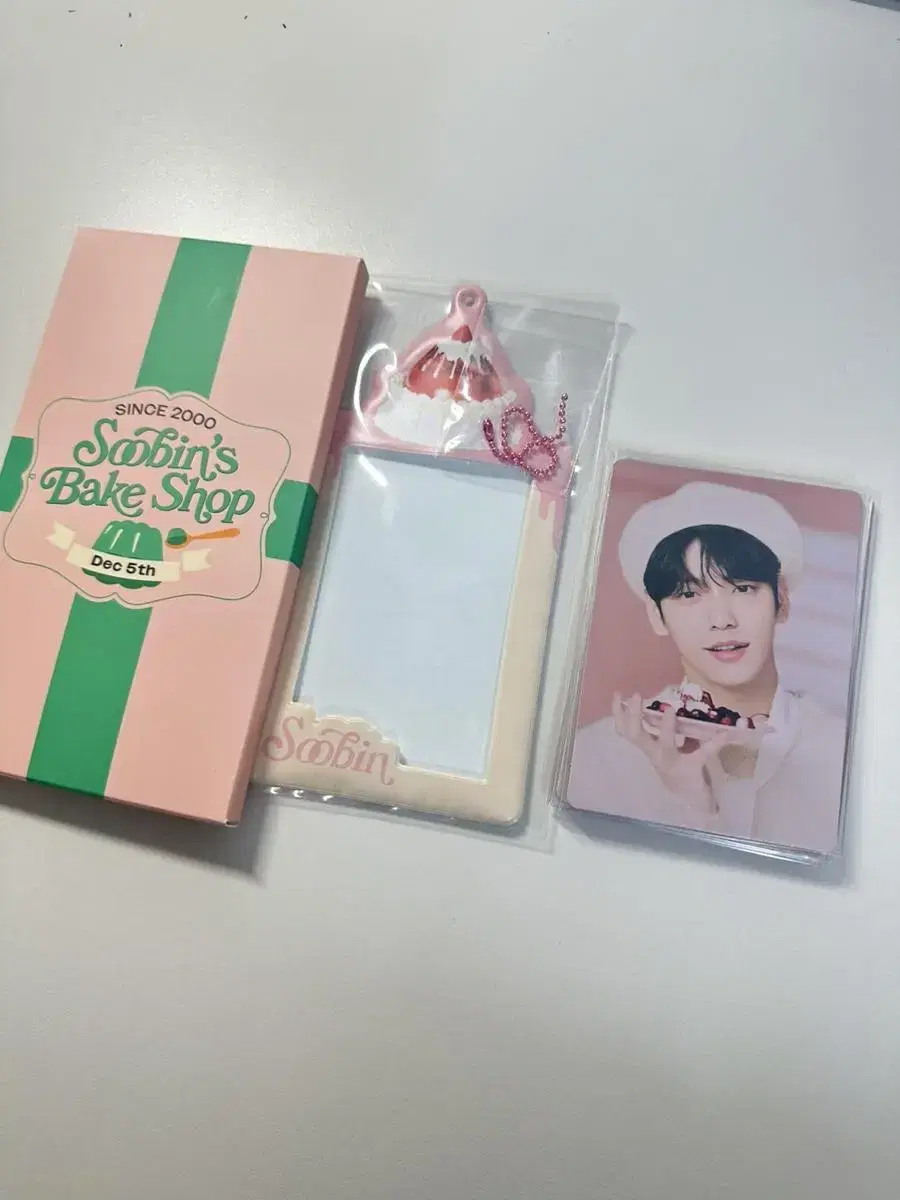 Tomorrow x together soobin bakeshop photocard set