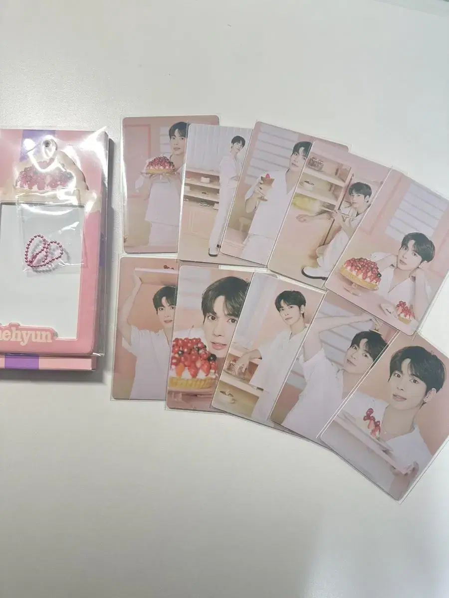 Tomorrow x together taehyun bakeshop photocard set