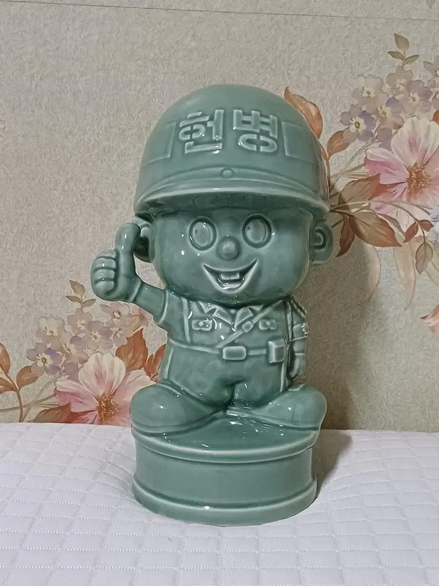 대형 도자기 헌병 (약 32cm)