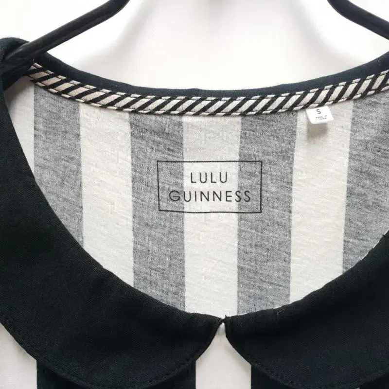 LULU GUINNESS 루루기네스 유니클로 콜라보 민소매티셔츠 C349