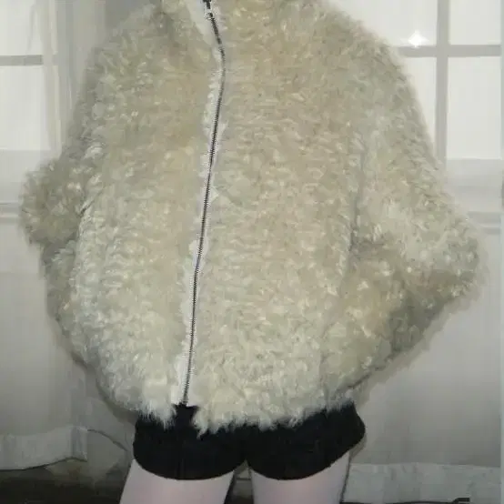 세릭 Hairy duffel fur jacket / beige