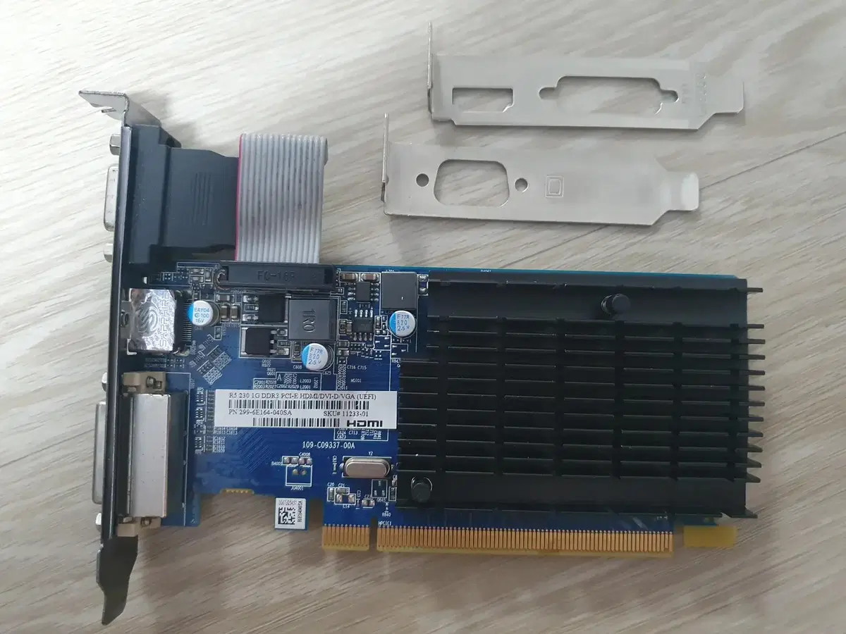 사파이어 무소음 R5 230 1G DDR3 LP 가이드 포함