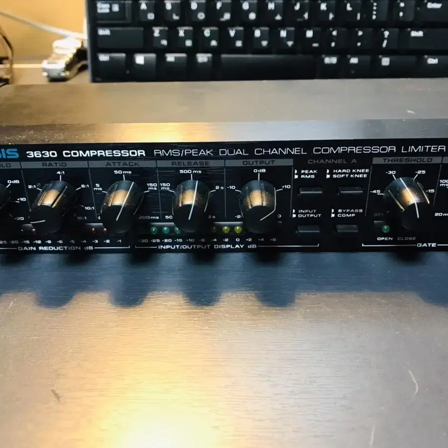 ALESIS 3630 Compressor