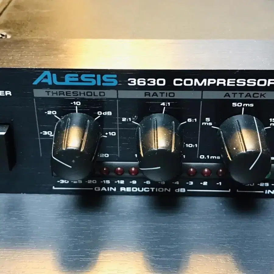 ALESIS 3630 Compressor