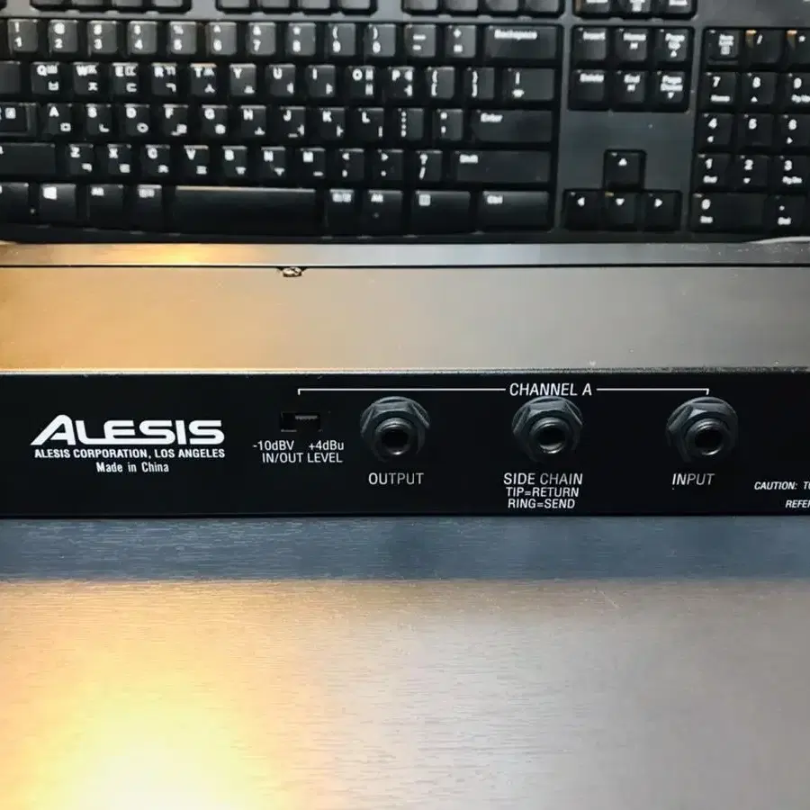 ALESIS 3630 Compressor