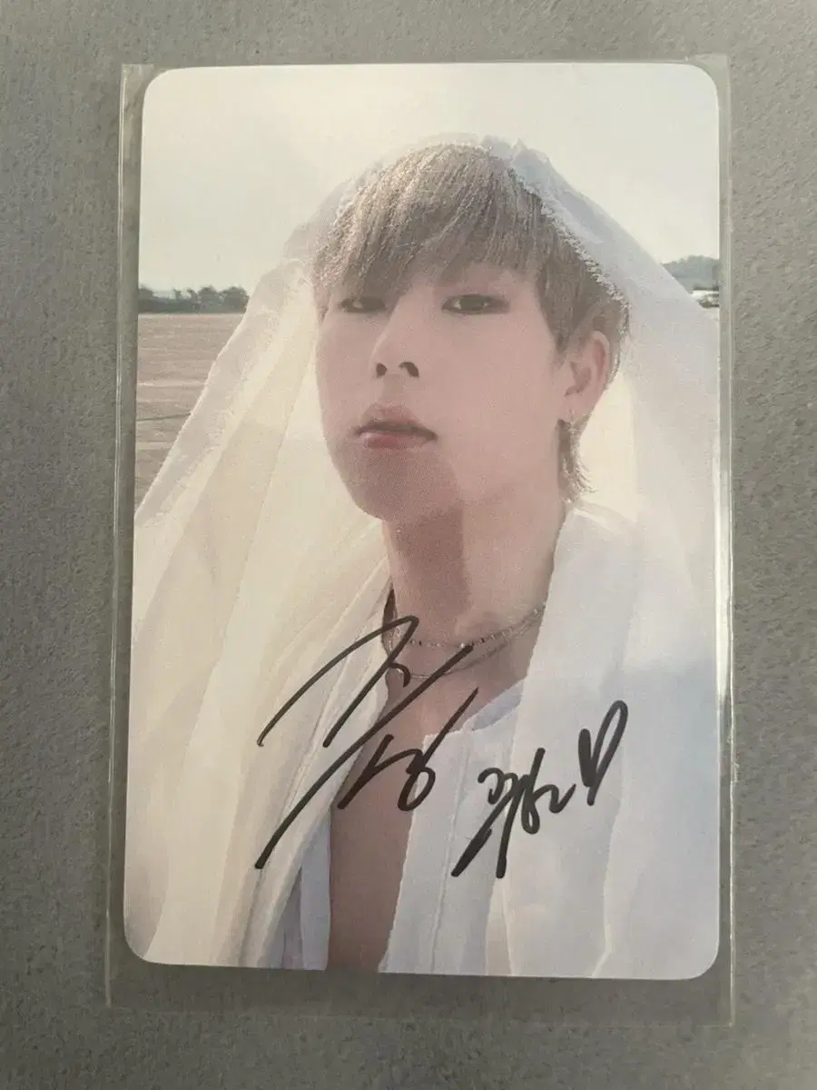 Jooheon sign unreleased photocard